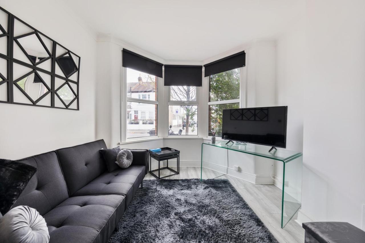 Beautifully Modern 2-Bed Apartment W/Garden Лондон Экстерьер фото